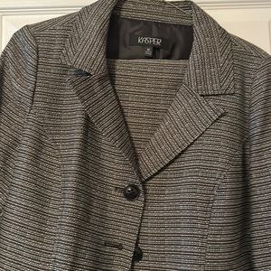 Women’s jasper skirt suit